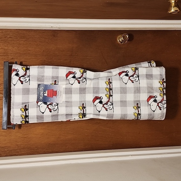 Brand new Berkshire Peanuts Snoopy Grey  Holiday Blanket - Picture 6 of 8